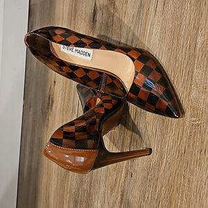 Steve Madden Brown Checkered Pumps